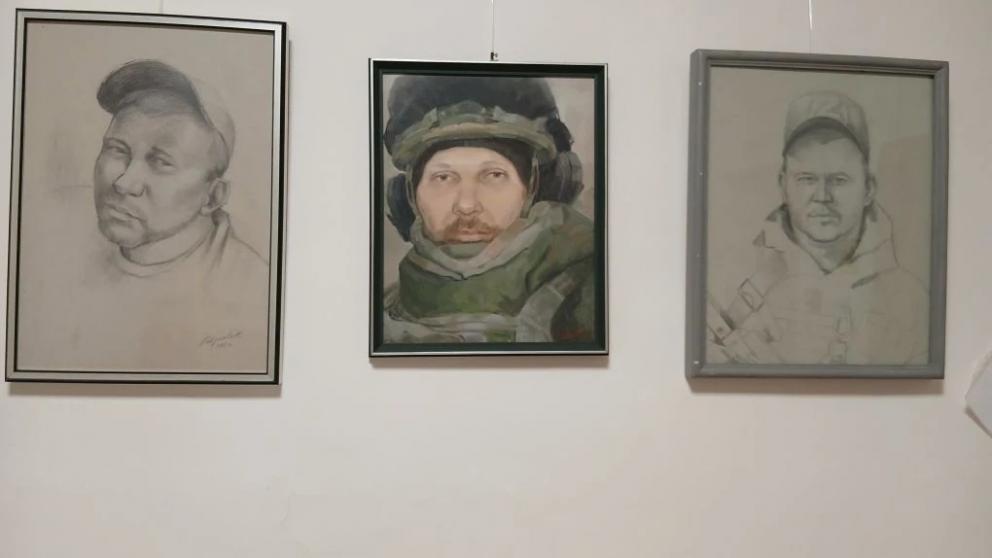 В библиотеке Ставрополя открылась книжно-иллюстративная выставка к 23 февраля