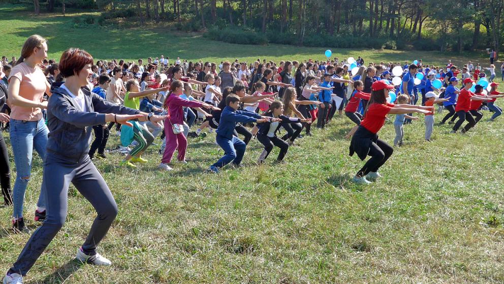 Зарядку для более 500 человек провели чемпионы в кисловодском парке