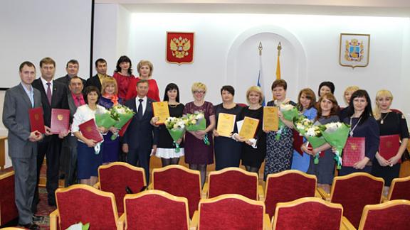 Лучших муниципальных служащих по итогам 2015 года определили на Ставрополье