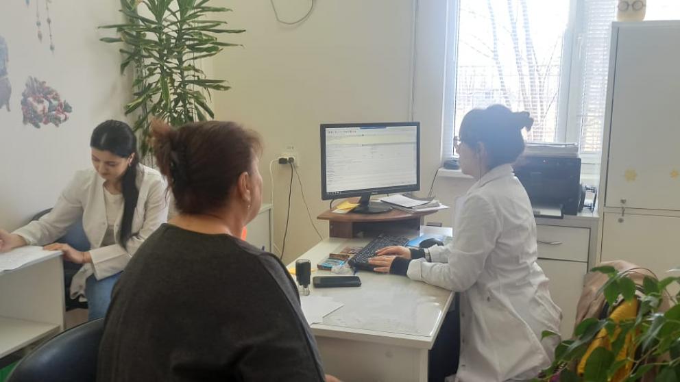 Мобильная бригада медиков посетила станицу Подгорную