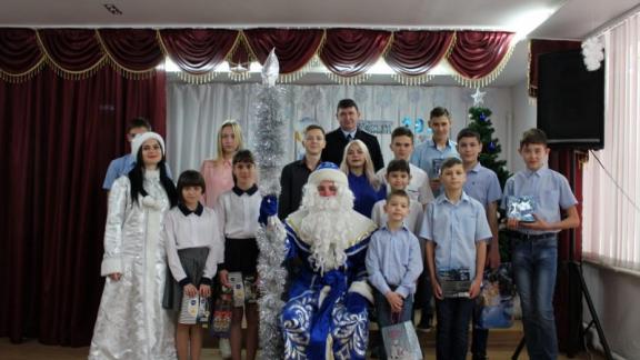В Светлограде полицейские вручили подарки воспитанникам детского дома