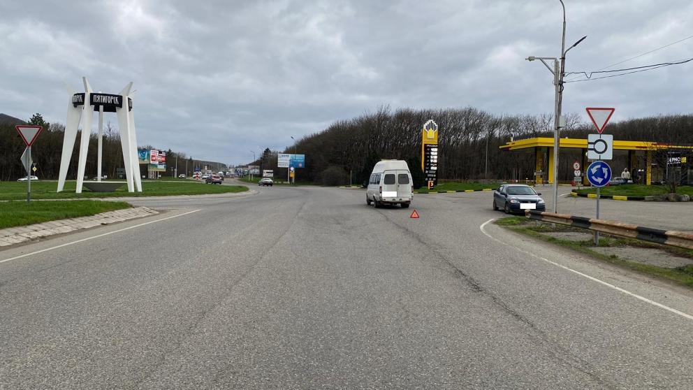 Грузовик врезался в легковушку вблизи Иноземцево: один человек пострадал