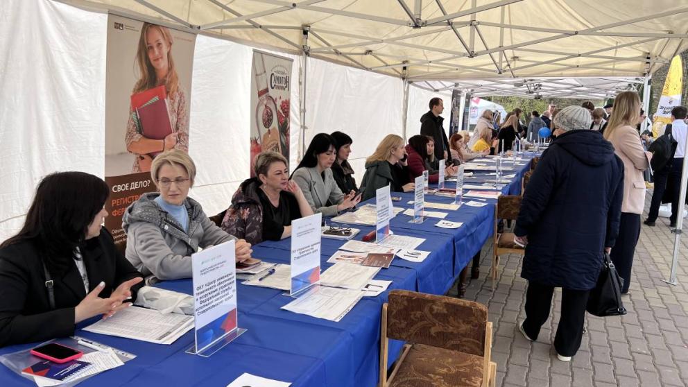 «Единая Россия» приняла участие во Всероссийской ярмарке трудоустройства