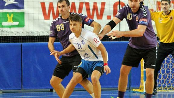 Ставропольский «Динамо-Виктор» взял верх над чемпионами России по гандболу