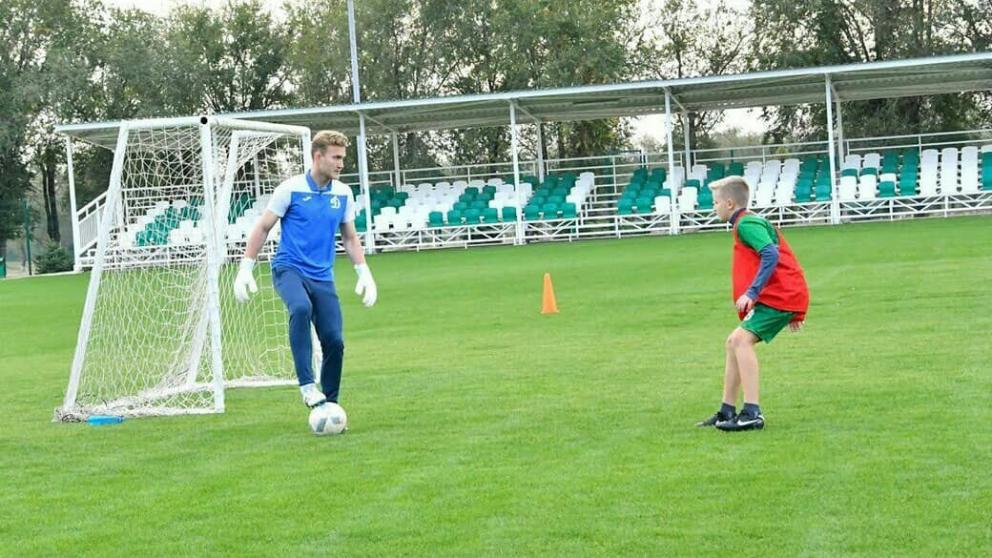 Футболисты ставропольского «Динамо» дали мастер-класс в селе Дмитриевском