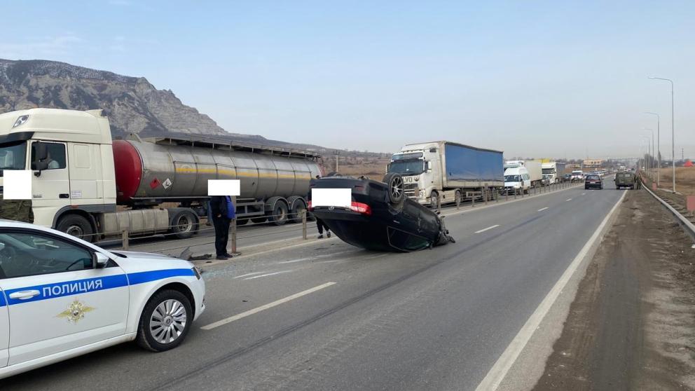 На Ставрополье из-за превышения скорости перевернулась «легковушка»