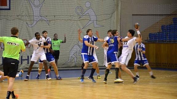 Гандболисты «Динамо-Виктор» (Ставрополь) сыграли вничью с волгоградским «Каустиком»