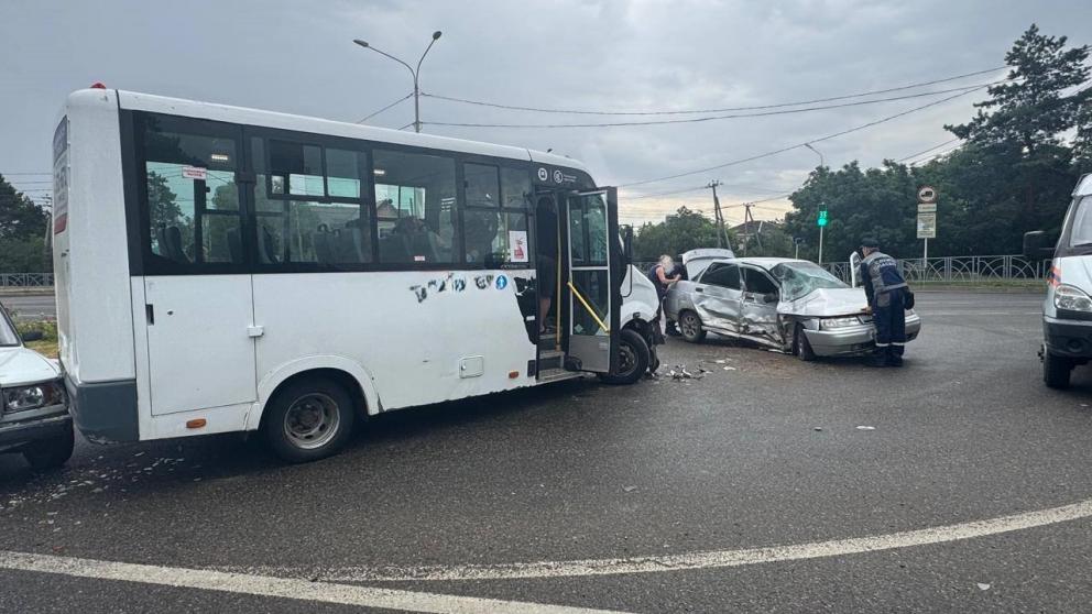 Две пассажирки маршрутки пострадали в ДТП в Ставрополе