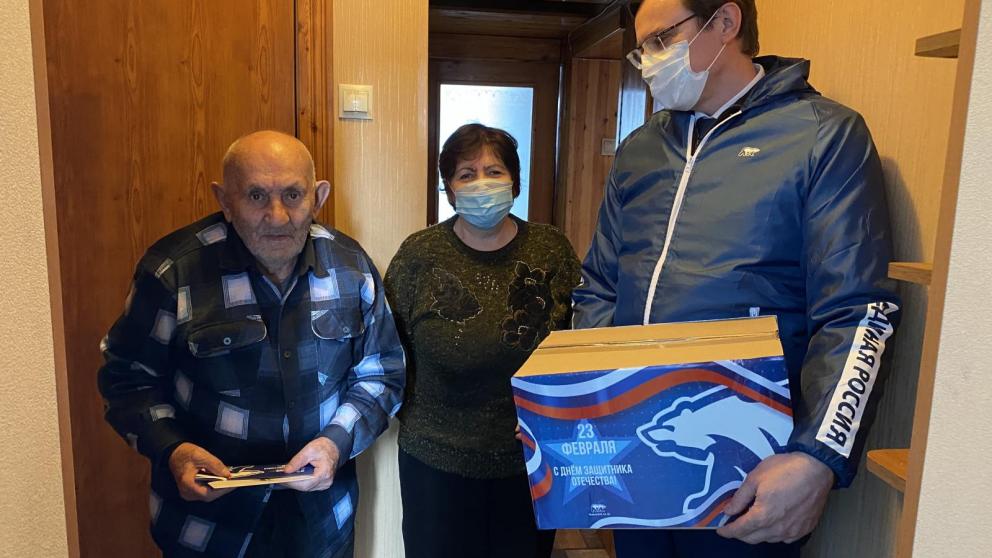 В Железноводске ко Дню защитника Отечества ветеранам передали продуктовые наборы