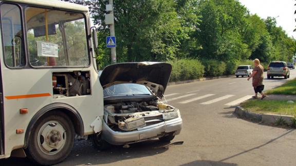В Невинномысске в ДТП с автобусом пострадал подросток