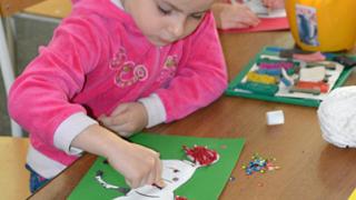 Юные невинномысцы своими руками изготовили подарочные открытки для сверстников