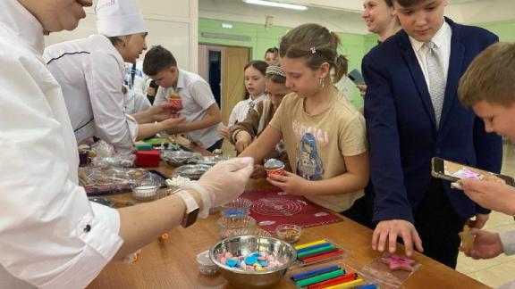 На Ставрополье трудоустроено около 700 молодых людей 