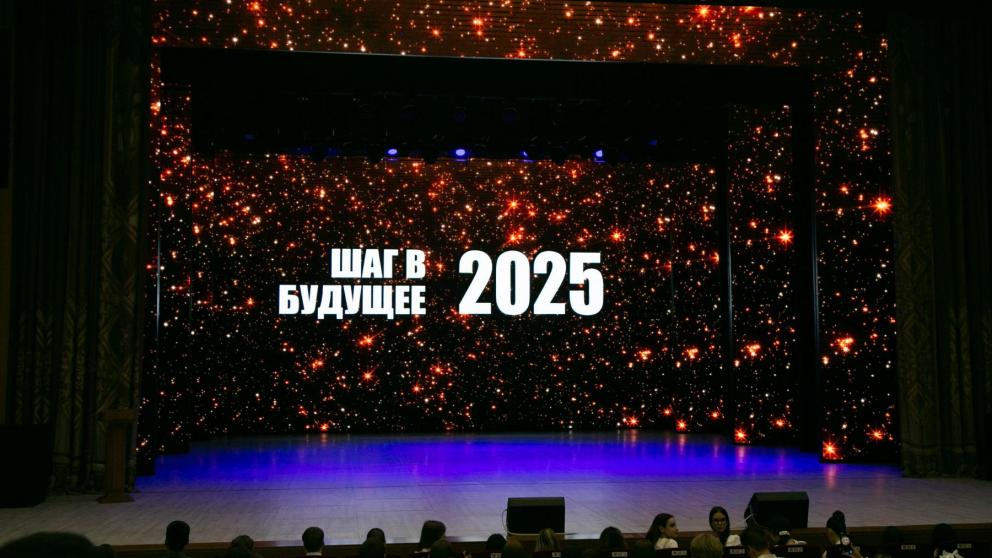 Золотые медали получили 462 выпускника школ Ставрополя