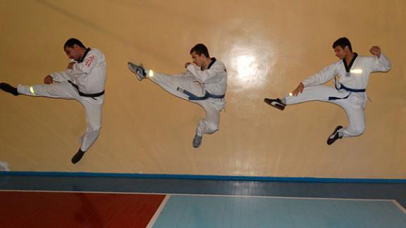 В городе Лермонтове спортсмены агитируют молодежь за использование световозвращателей