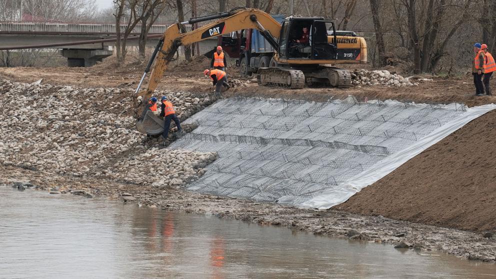 Слияние двух рек, или Как сделать берега устойчивыми