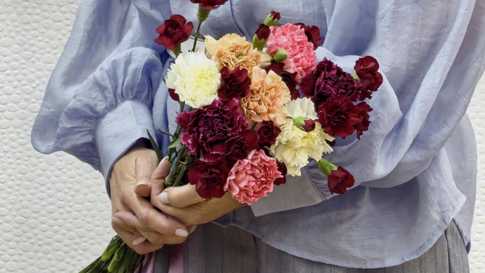 В Ставрополе волонтёры поздравили женщин с 8 Марта