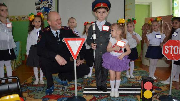 Обходить дорожные ловушки учат дошкольников в Минераловодском округе