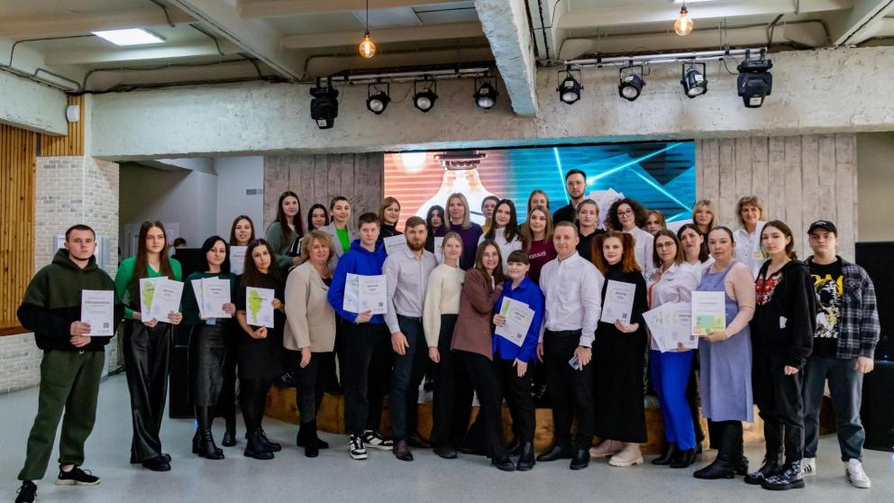 В Ставрополе волонтёры собрали более восьми тонн макулатуры, крышечек и батареек