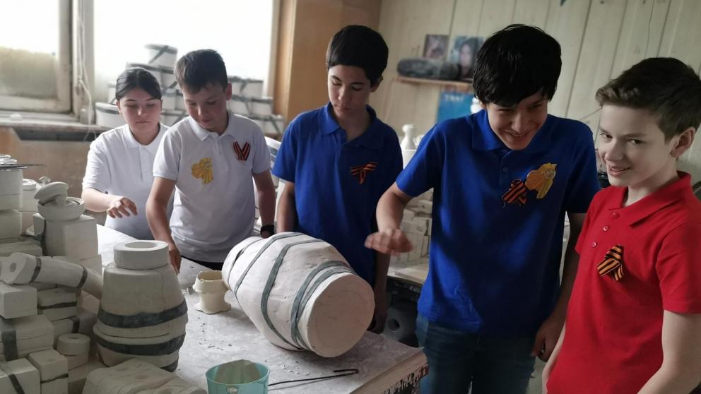 Школьники в Кисловодске узнали о секретах производства фарфора