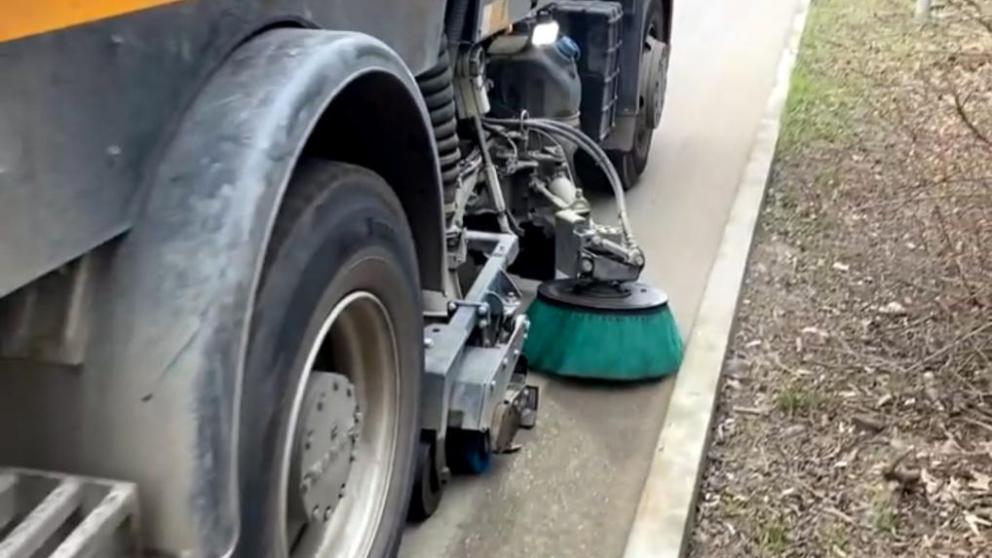 В Кисловодске за день убрали 120 километров прибордюрки 