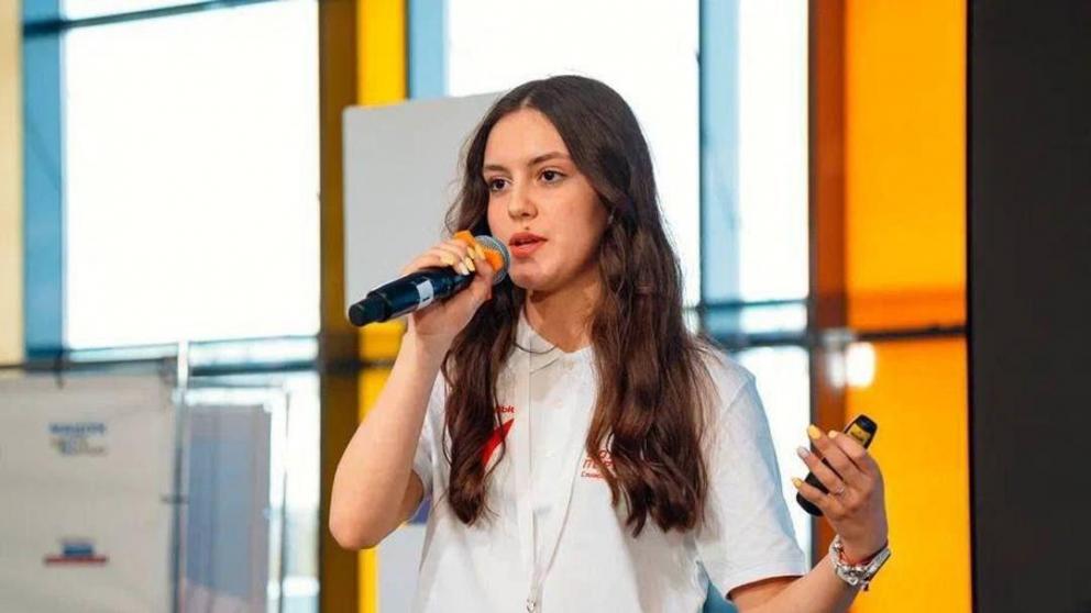 Губернатор Владимиров поздравил избранную председателем Совета «Движения Первых» школьницу из Ставрополья