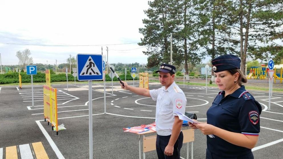 Автоинспекторы Ставрополья провели уроки по ПДД для школьников