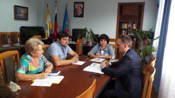 Глава минобра Евгений Козюра узнал, что волнует жителей Андроповского района