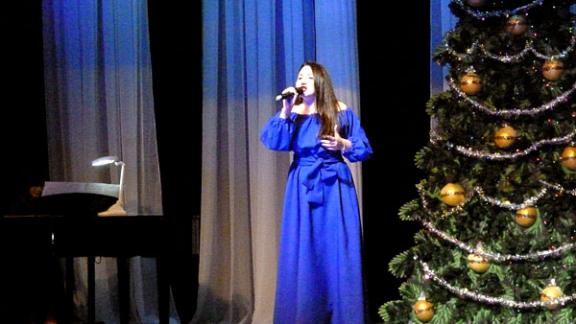 Вокалисты подарили концерт своему педагогу Любови Журавлевой в Невинномысском городском ДК