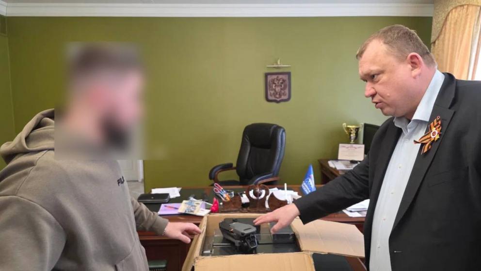 Глава Предгорного округа Ставрополья передал бойцу СВО необходимое оборудование