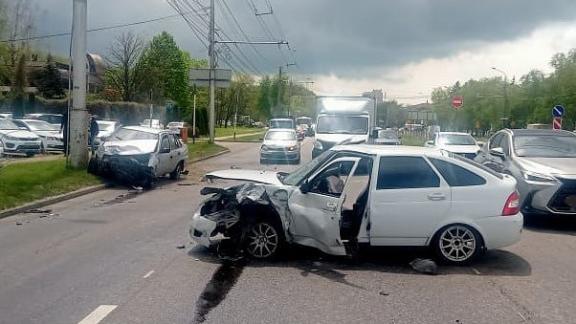 Пенсионерка пострадала в ДТП с тремя автомобилями в Ставрополе