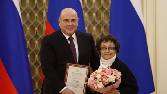 Коллектив «СП» поздравляет исполнительного директора АРС-пресс с получением премии Правительства России