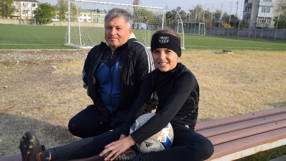 Аксинья из светлоградской ДЮСШ пообещала папе выиграть «Золотой мяч»