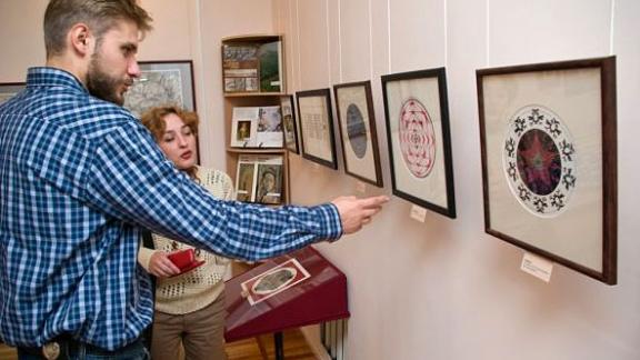 Выставка «Восток-Запад. Запад-Восток» открыта в краевом изомузее Ставрополя