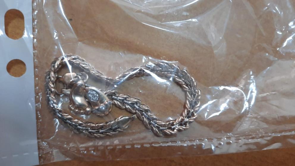 В селе Арзгир на Ставрополье у женщины украли ювелирное украшение