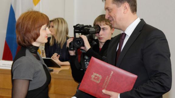 Только в День печати прессу не ругают