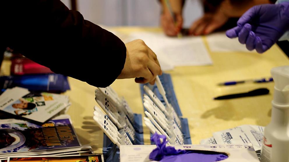 Мифы о ВИЧ, или ванна пота и бассейн слёз