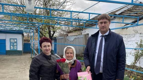 Глава Благодарненского округа поздравил трёх жительниц с 90-летними юбилеями