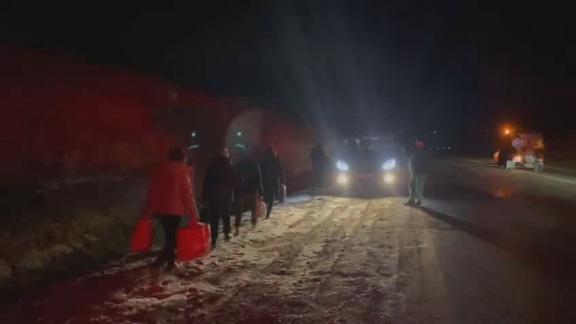 Автоинспекторы помогли водителю и пассажирам застрявшей на ставропольской дороге маршрутки