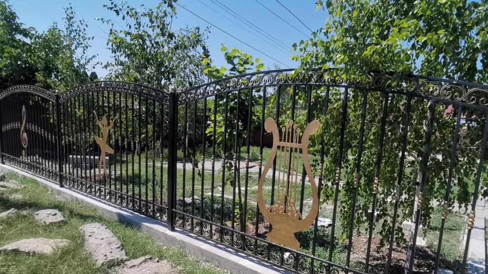 В селе Русском на Ставрополье благоустраивают Дом культуры