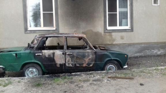 В Минводах сотрудники Росгвардии помогли потушить автомобиль