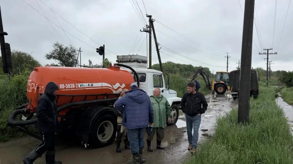 В Изобильненском округе Ставрополья из-за сильных дождей минувшей ночью подтопило часть участков