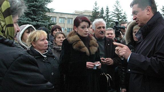 Валерий Гаевский проверил строительство многофункционального спортивного центра в Грачевке