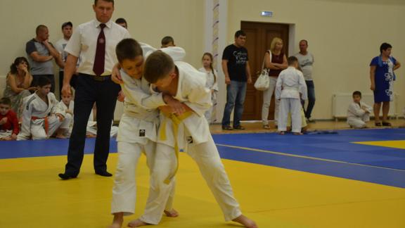 Первенство по дзюдо к Дню борьбы с терроризмом провели в Изобильном