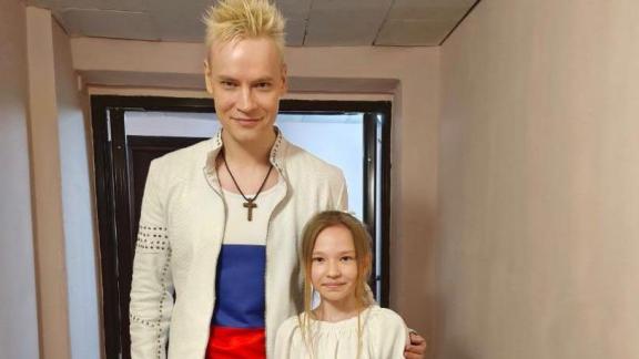 Юная жительница Петровского округа Ставрополья встретилась с певцом Шаманом