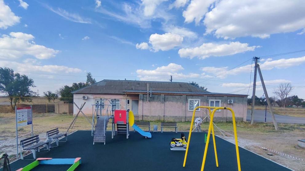 В посёлке Артезианском на Ставрополье обустроили детскую площадку
