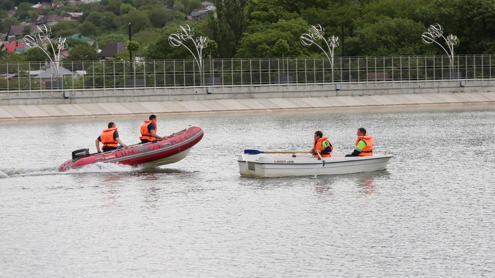 На Комсомольском озере в Ставрополе спасли тонущего подростка
