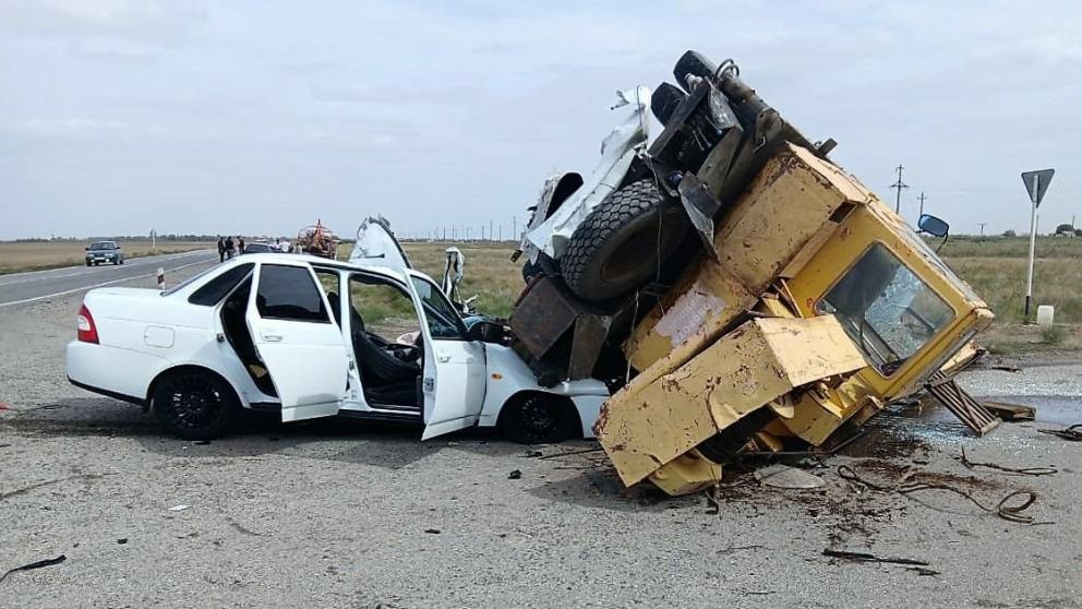 В Нефтекумском округе водитель легковушки пострадал из-за обгона автокрана