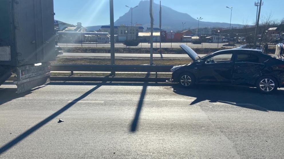 Два человека пострадали в аварии с грузовиком на Ставрополье