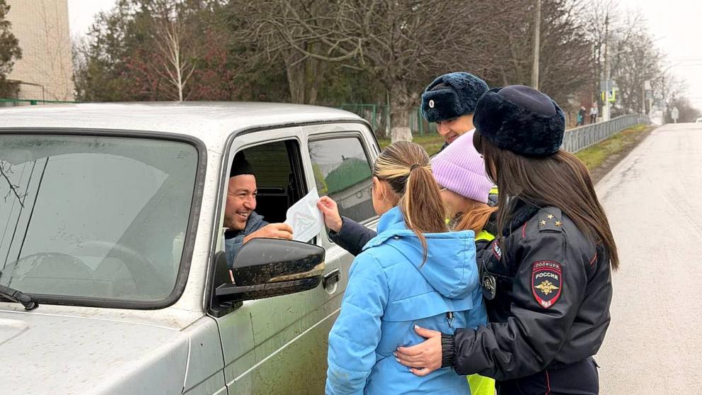 В селе Казьминском на Ставрополье напомнили водителям о рисках ДТП на зебрах