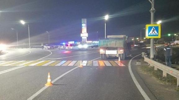 В Невинномысске грузовик сбил пешехода на «зебре»